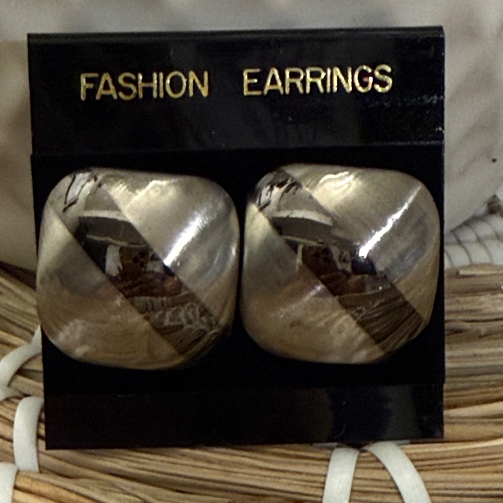 New NWT Fashion Silver Tone Geometric Stud Earrings